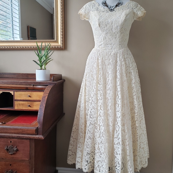 Vintage Dresses & Skirts - William Cahill Vintage 50s Ivory Lace Short Sleeve Tea Length Midi Wedding Dress